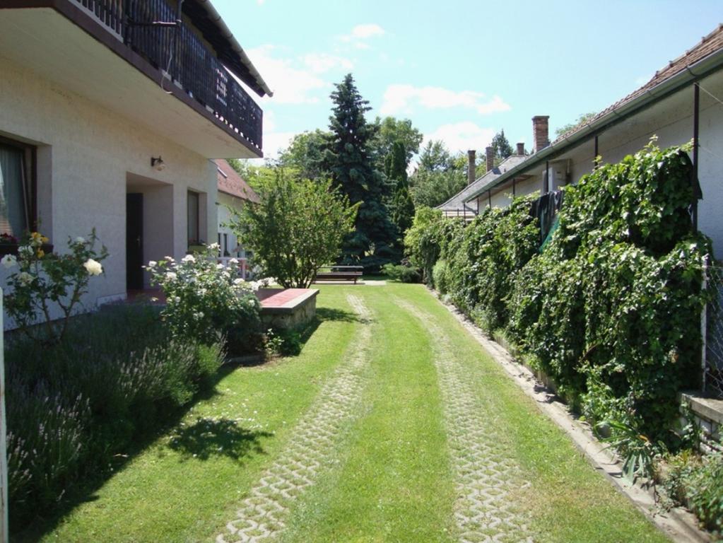 Gyoengyvirag Vendeghaz Balatonboglár Exterior photo